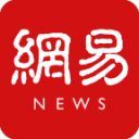 足球杯赛奖杯与赛场氛围